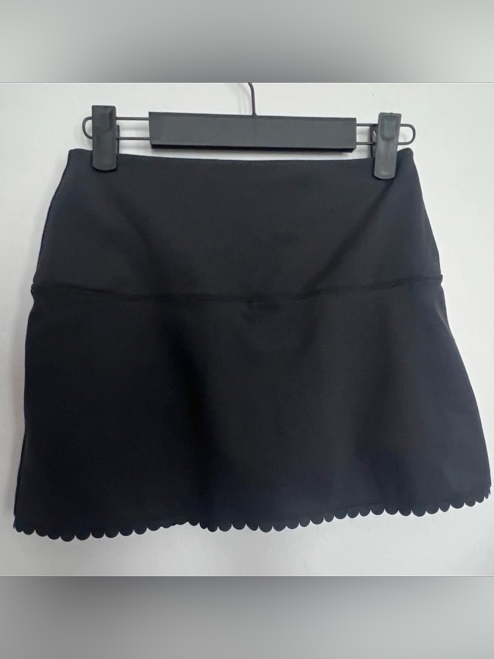 IVL Collective Black Scalloped Hem Athletic Tennis Golf Skort Size 4